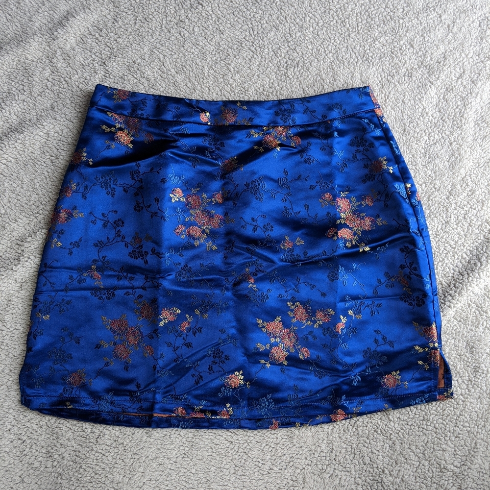 Form fitting skirt